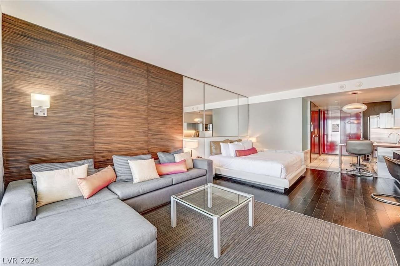 Apartment Beautiful Strip Views 17304